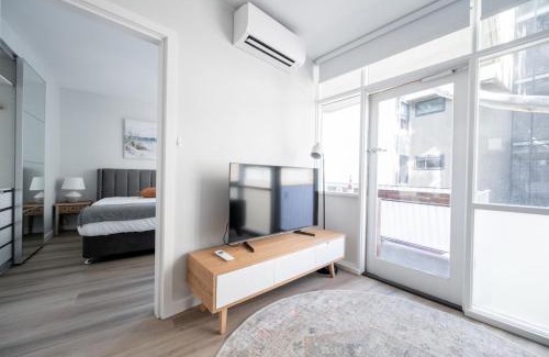St Kilda West Apartment | WEST BEACH St Kilda, Acland St, Luna Pk Car