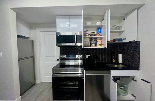 West Edmonton House | West Edmonton 2 Bedroom Basement | Free Parking & Fast Internet