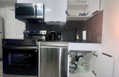 West Edmonton House | West Edmonton 2 Bedroom Basement | Free Parking & Fast Internet