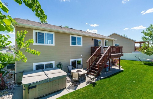 Billings House | West End! Cozy and Inviting- Family friendly with beautiful views