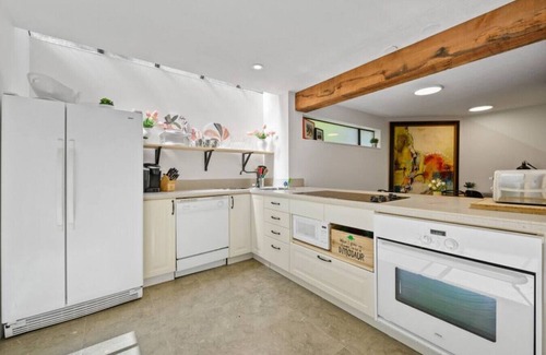 West End Condo | West End Family Getaway - 2 min to Stanley Park