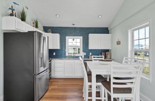 Long Beach Cottage | West End Gulls~ Guest Favorite ~ Beach Access ~ Astonishing Views