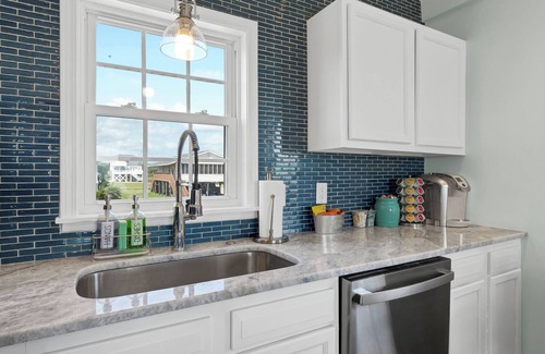 Long Beach Cottage | West End Gulls~ Guest Favorite ~ Beach Access ~ Astonishing Views