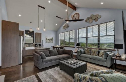 Fredericksburg House | West End Luxury Retreat with Resort Style Pool and Hot Tub!