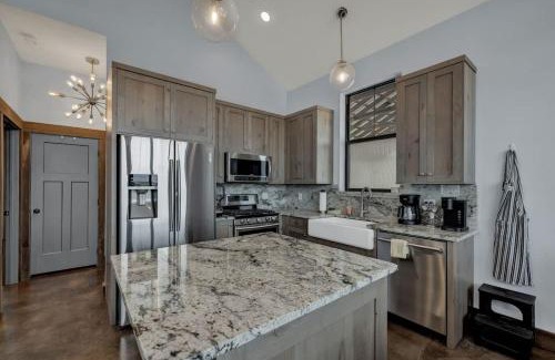 Fredericksburg House | West End Luxury Retreat with Resort Style Pool and Hot Tub!