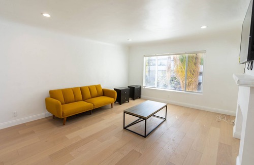 West Hollywood Condo | West Hollywood Condo near Melrose and Cedar-Sinai