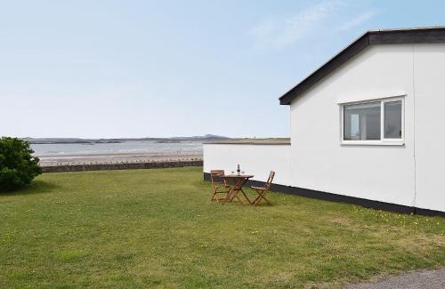 Rhosneigr House | West Lawn