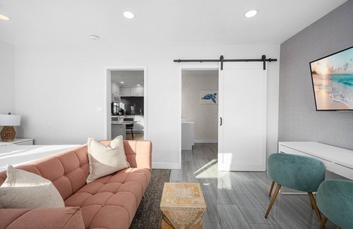 Balboa Peninsula Apartment | West Oceanfront Oasis 8