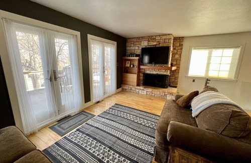 Helena House | West Side 3 bed home w/patio