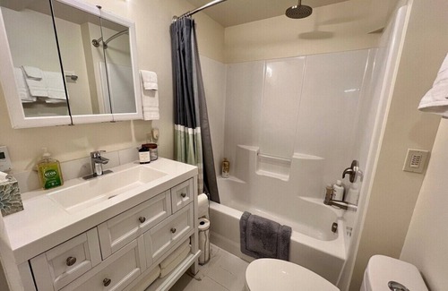 Helena House | West Side 3 bed home w/patio