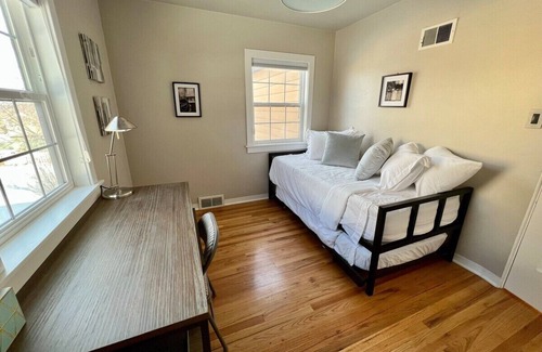 Helena House | West Side 3 bed home w/patio