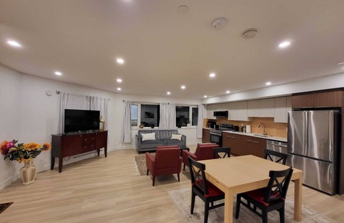 West Vancouver House | West Van2+1 bdroom Walk ferry bus to Van 20 Minu to Cypre Ski free Parking/EV ch