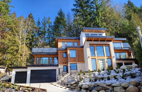 West Vancouver House | West Van2+1 bdroom Walk ferry bus to Van 20 Minu to Cypre Ski free Parking/EV ch