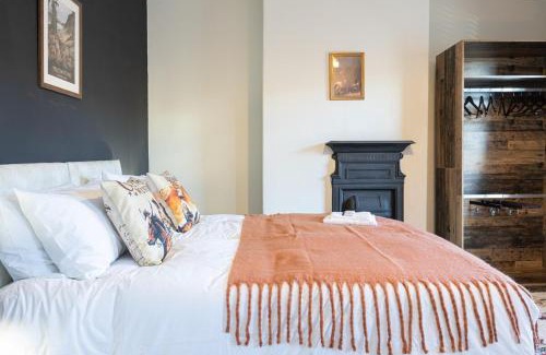 Warrington House | Western House - Central Warrington - Sleeps 5