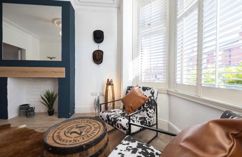 Warrington House | Western House - Central Warrington - Sleeps 5
