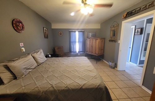 Buchanan Dam Cabin | Western Suite