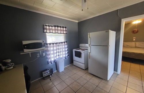 Buchanan Dam Cabin | Western Suite