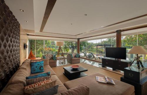 Batu Bolong Villa | Western Taste of 5 BR Luxurious Villa Canggu CYN