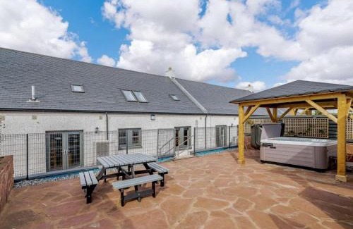 Alexandria House | Westertonhill 4 Bedroom Lodge Sleeps 10 with Hot Tub Hire Available