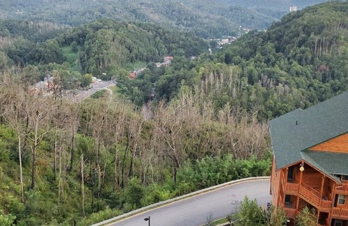 Gatlinburg Villa | Westgate Smoky Mountain Resort, Gatlingburg TN