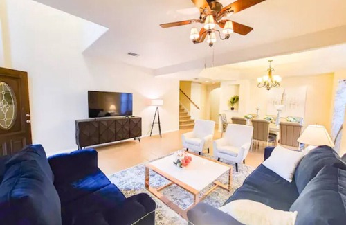 Pipers Meadow House | WESTIN OAK| 2900Sqft |8beds | 3.5bath| SLEEPS13