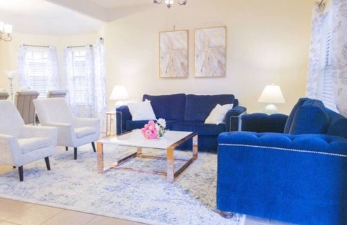 Pipers Meadow House | WESTIN OAK| 2900Sqft |8beds | 3.5bath| SLEEPS13