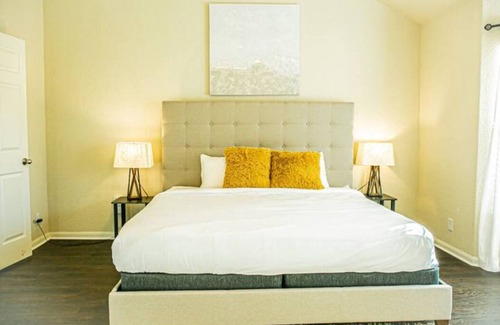 Pipers Meadow House | WESTIN OAK| 2900Sqft |8beds | 3.5bath| SLEEPS13