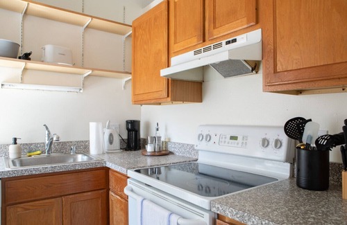 Westown Apartment | Westown Studio Apt Near Fiserv, Baird, and Theater District
