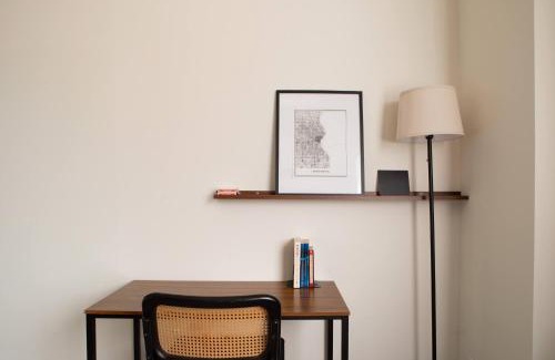 Westown Apartment | Westown Studio Apt Near Fiserv Baird and Theater District