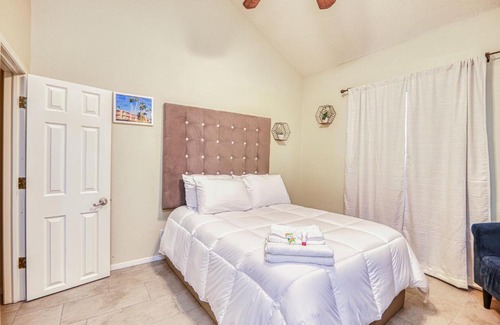El Paso Villa | Westside Villa, 3bd 2bth, Beautiful yard, Home Gym