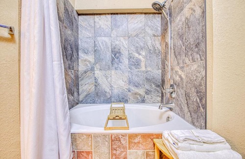El Paso Villa | Westside Villa, 3bd 2bth, Beautiful yard, Home Gym