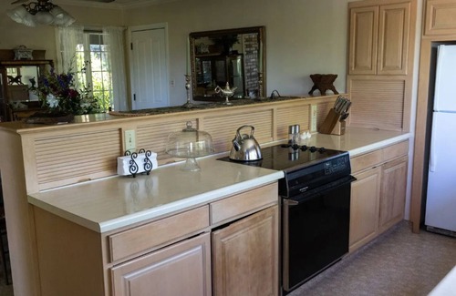 Healdsburg House | Westside Vista Wine Country Guest House