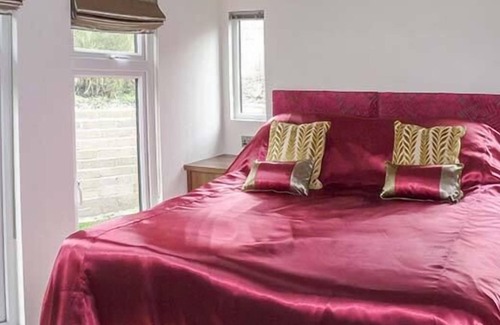 Uphill Cabin | WESTVIEW, family friendly, with a garden in Weston-Super-Mare