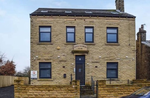 Huddersfield Apartment | Westview Luxe Apartment