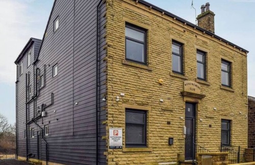Huddersfield Apartment | Westview Luxe Apartment