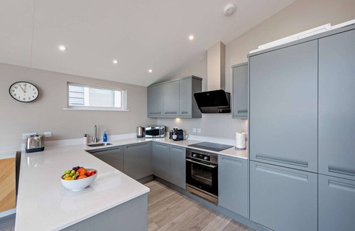 Westleigh House | Westward Home! - Two Bedroom House, Sleeps 4
