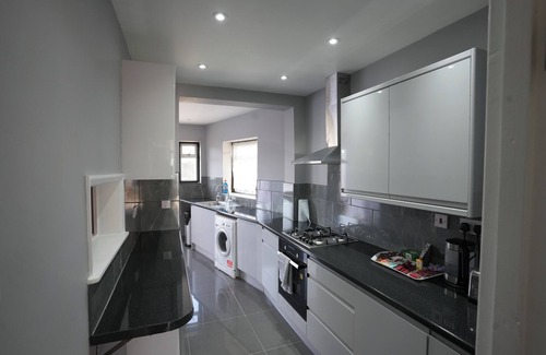 Cranford House | Westwick Gardens Retreat - 4 Bedroom House