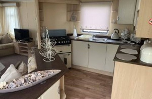 Wyke Regis House | Weymouth, Dorset - Pebble Bank with stunning views of Chesil Beach