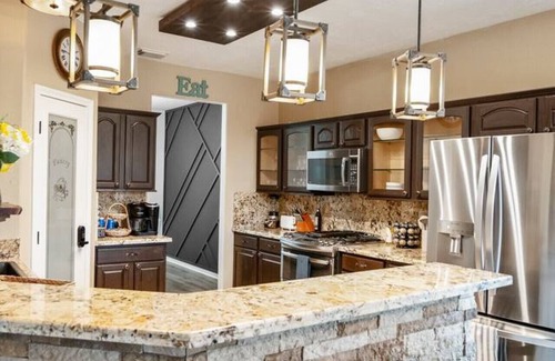 Alvin Apartment | WF- Luxury 5BR w/Casita Pool Hot Tub Tiki Bar
