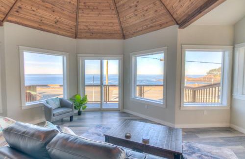 Depoe Bay Apartment | Whale Watching From This Studio In Depoe Bay -Spouting Horn One