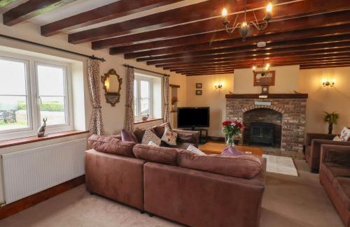 Briggswath House | Whalebone Cottage at Broadings Farm