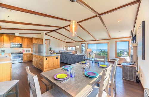 Dillon Beach House | WhaleWatch:Coastal Family Retreat w/Epic Views! WiFi/HotTub/GmRm/Pup