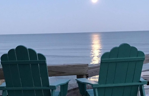 Surf City House | "What's In A Name?” Oceanfront, Sleeps 16