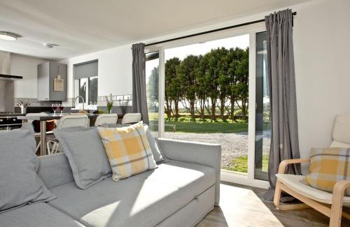 Helston House | Wheal Rose - Hot Tub - Parking - Free WiFi - On-Site Activities