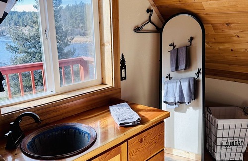 Columbus Cabin | Where The Wild Things Are- Blue Ribbon Fly Fishing Cabin & No Lift Line Skiing