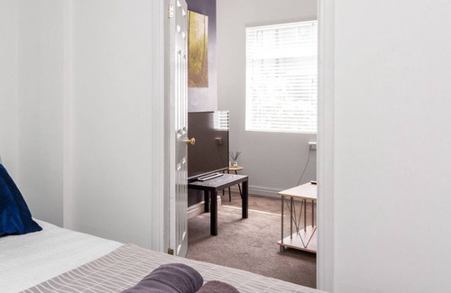 Barrow-in-Furness House | Wheretostay Entire 3bed House