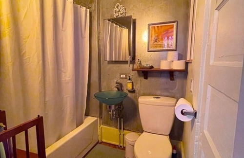 Glen Iris Apartment | Whimsical 1-Bedroom in Artist-Friendly House