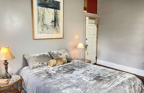 Glen Iris Apartment | Whimsical 1-bedroom apartment