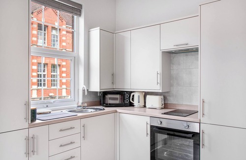 Worcester Apartment | WhiskAwayHomes Taylor Bennett Apartment 3