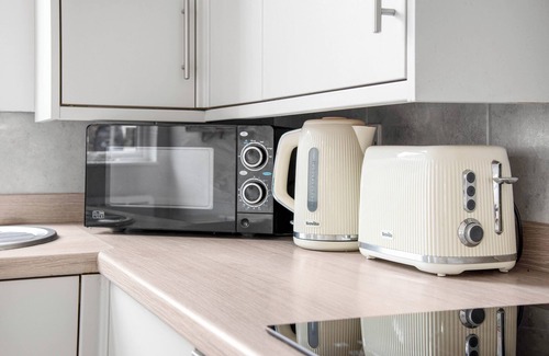 Worcester Apartment | WhiskAwayHomes Taylor Bennett Apartment 3